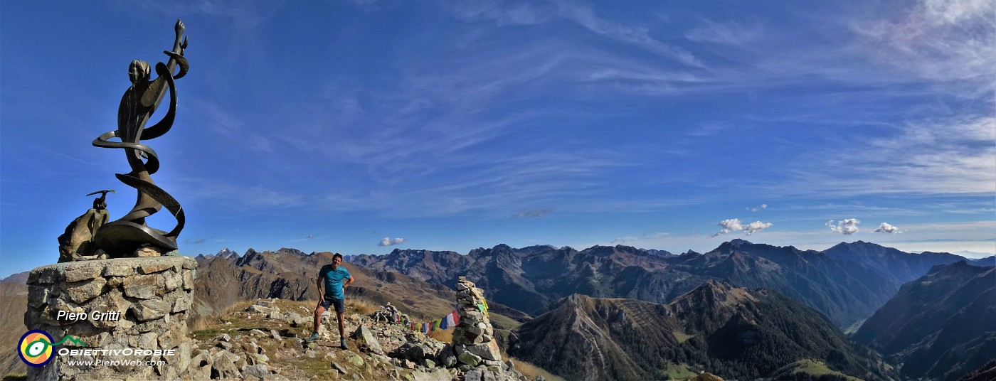 59 All'Angelo delle Cadelle  (2483 m) con vista verso le Orobie.jpg